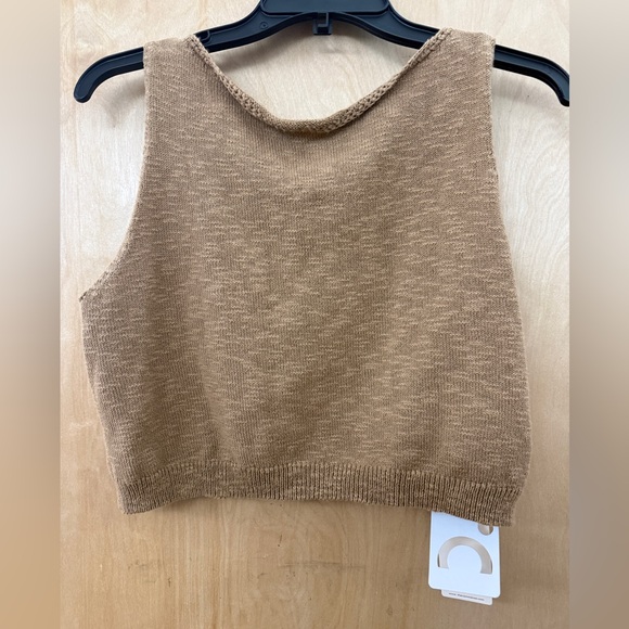 Commense Women's Sleeveless Crop Knit Top - Picture 3 of 11